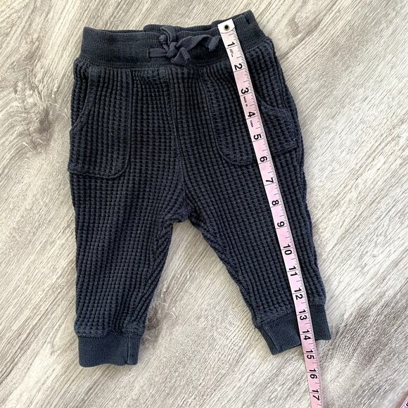 Cat & Jack 2-piece waffle sweatshirt and jogger pants set in Gray 18M - Picture 7 of 10